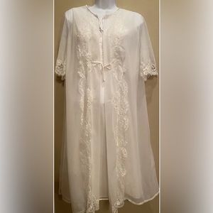 Vintage Hollywood Vassarette White Nightgown Robe Set